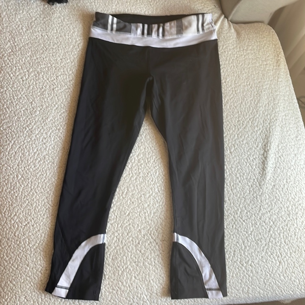 Lululemon cropped leggings for working out or running